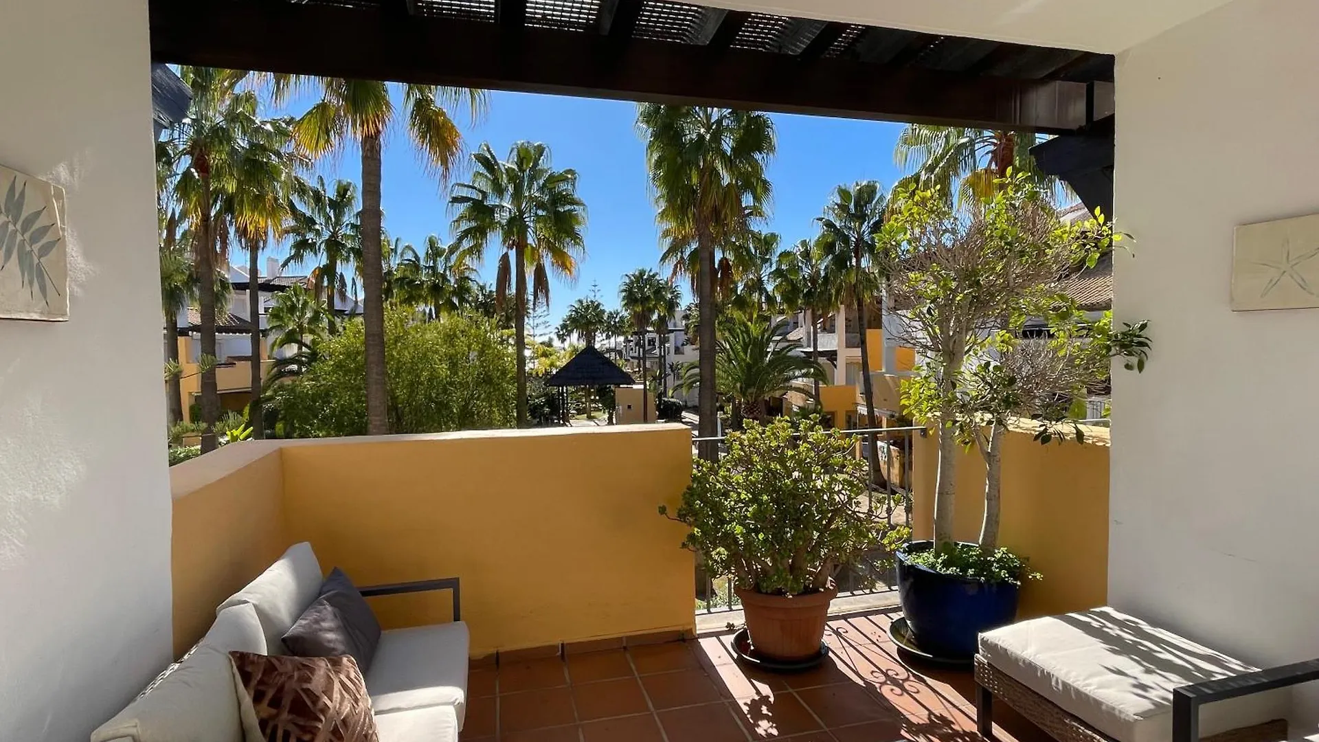 Bahia De Marbella Beachfront 2 Bedroom Apartment